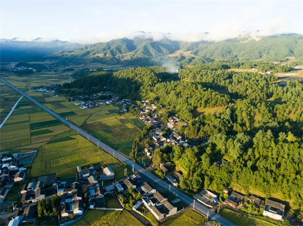 云南旅游,云南旅行社,云南团建公司,云南策划公司,云南会议会展,腾冲旅游,腾冲旅行社,腾冲团建公司,腾冲策划公司,腾冲会议会展：闯进腾冲夏日绿野仙踪！每一帧都是童话照进现实