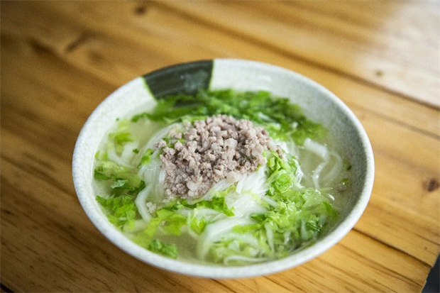 腾冲旅游：腾冲饵丝：从土榨技艺到餐桌美味